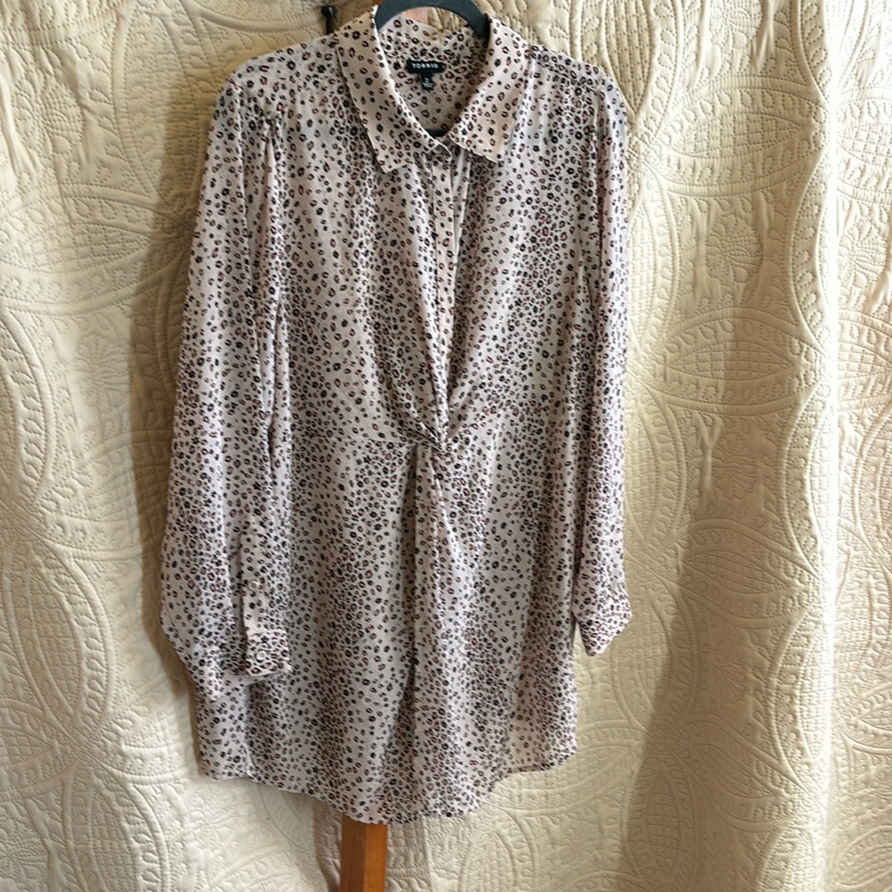 Torrid size 2 pink leopard blouse with twist detail in front